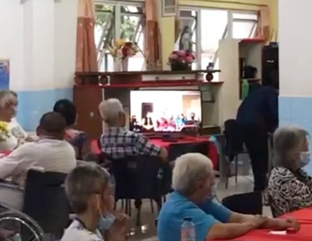 Giornata Nazionale dell'Anziano in Indonesia: Sant'Egidio collega per uno spettacolo virtuale gli anziani di 5 istituti in città e isole diverse